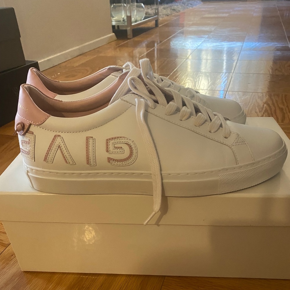 Givenchy Sneakes